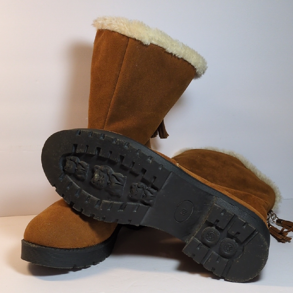 Lined Boots with Lucky Cat Sole. Size EU 39.